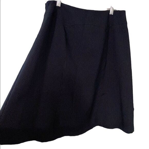 TAHARI Skirt Narrow Pinstripe A-line Slightly Flared Sz 8 Corpcore Work Office - Picture 1 of 11